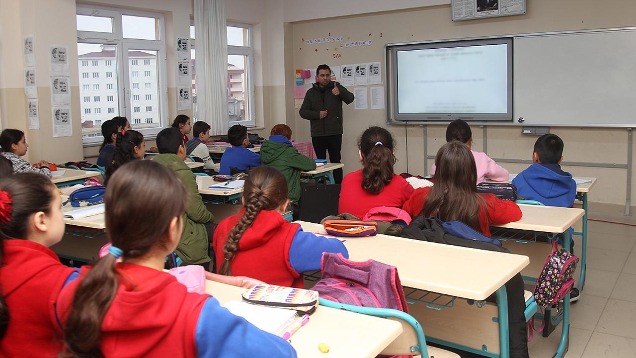 Turhal'da sel ve taşkın riskine karşı eğitime üç gün ara verildi