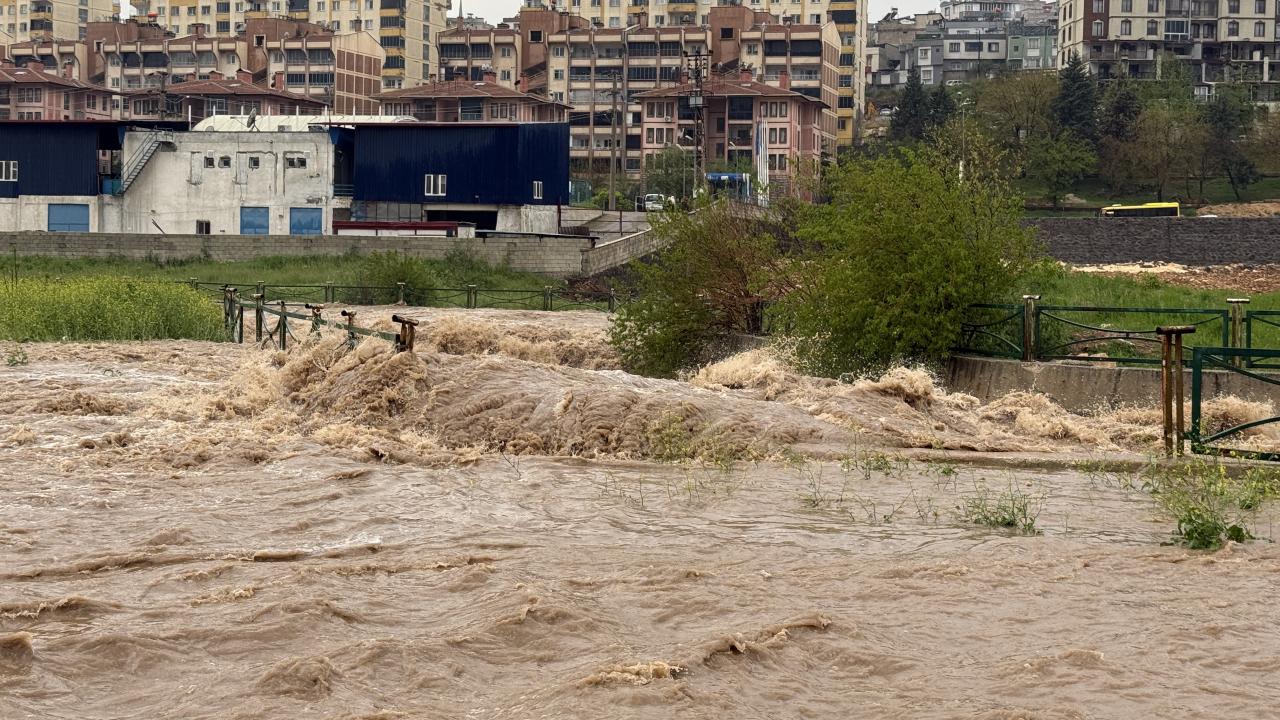 Türkiye'de nisanda 148 şiddetli meteorolojik olay meydana geldi