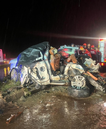 Uşak'ta zincirleme trafik kazasında 4 kişi hayatını kaybetti