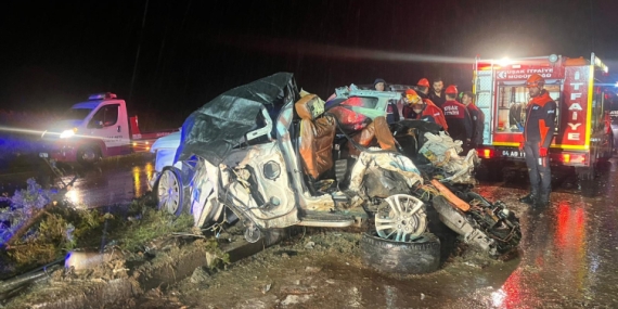 Uşak'ta zincirleme trafik kazasında 4 kişi hayatını kaybetti