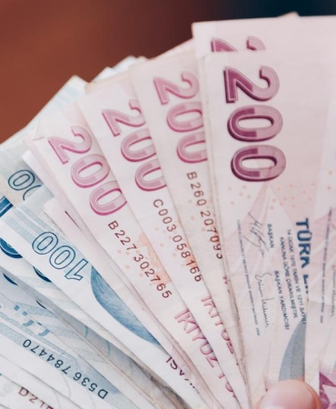 Yaşlı ve engelli aylıkları hesaplara yatırılmaya başlandı
